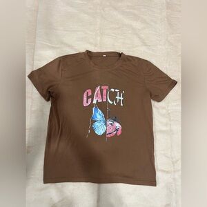 Brown Graphic Tee with Catch Design✨ 
BLEACH STAIN :/